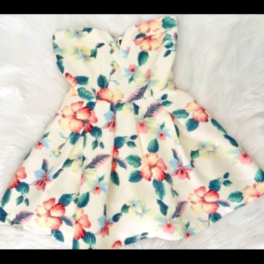 Strapless pleated floral dress